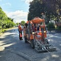 Za veću bezbednost saobraćaja zanavljanje horizontalne signalizacije širom grada (FOTO)