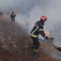 Vatra i dalje bukti u selu kod Aleksinca: Vatrogasci se još uvek bore, oglasio se predsednik opštine