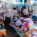 На распродаји половних ствари купила „обичну“ мараму за 1 евро: Кад је сазнала колико заправо вреди, остала без текста