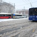 Skoro sve linije gradskog prevoza vraćene na redovnu trasu: vozili izmenjenom trasom zbog snega