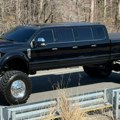 Ekstremni Ford F-450 sa šest vrata