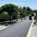 Asfaltira se Sterijina ulica u Pančevu. Zamenjena je vodovodna i kanalizaciona mreža i rasveta.