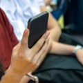 Od "skrolovanja" do zavisnosti: Šta stoji iza dizajna društvenih mreža
