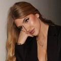 Sako otkopčan do pupka, a ispod čipkani veš. Ćerka Goce Tržan se pozirala u izazovnoj kombinaciji i usijala mreže: Prva…