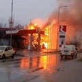 Zapalio se restoran u Velikom Gradištu na samo 20 metara od benzinske pumpe! Objekat potpuno izgoreo, sprečena katastrofa…