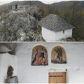 Ovo je najmanja crkva u Srbiji Posvećena je Iliji Gromovniku; Podignuta na strmoj steni, a do nje se mogu popeti samo hrabri…