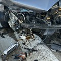 Težak udes na auto-putu kod Ljiga: Automobil smrskan, povređeni prevezeni u bolnicu