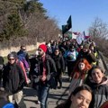 Studenti koji su pešačili do Kragujevca za Insajder: Ne vidimo razlog za odustajanje, dok se ne ispune zahtevi (FOTO/VIDEO)