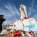 Bolničko osoblje iznenadilo papu Franju tortom povodom 12 godina njegovog pontifikata