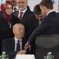 Zašto je Erdogan držao Makrona za prst, a on nije smeo da se izvuče? Predsednik Turske uhvatio, pa ne pušta - šok tvrdnje…