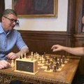 Vučić objavio fotografiju iz Predsedništva na kojoj se vidi kako igra šah