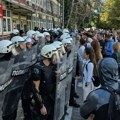 Protesti u Srbiji: Dekan Drid u pratnji policije jutros upao na DIF, okupljanje ispred zgrade fakulteta
