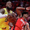 Bez starca nema udarca – Lebron spremio „metlu“ za Hjuston /video/