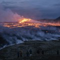Zemlja gori, oni se slikaju Erupcija vulkana na Islandu privukla hiljade turista
