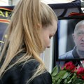 Crna povorka u Sankt Peterburgu Zanosna plavuša u crnini stigla na sahranu Prigožina, Kremlj se oglasio o Putinu