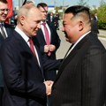 „Kada se hvalite bliskim vezama sa Severnom Korejom onda je situacija strašna“: Putin u zagrljaju sa Kim Džong Unom