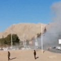 Uznemirujući snimci! Više od 100 mrtvih u Iranu! Tela rasuta po ulici, krv na sve strane! (video)