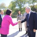 Ambasador SAD Kristofer Hil obišao radove na razminiranju aerodroma Ponikve