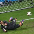 Posle velike drame i penal ruleta Portugalci ipak u čertvrtfinalu: Diogo Kosta odbranio tri jedanaesterca (foto i video)