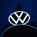 Volkswagen razmatra rezanje plaća i bonusa kako bi uštedio četiri milijarde eura