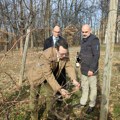 Princ Filip orezao lozu na Oplencu na dan Svetog Trifuna: Čuvamo tradiciju i blagosiljamo rodnu godinu (foto)