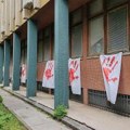 Prijekcija filma "Stenica" o pritvorenim aktivistima večeras ispred blokirane zgrade suda