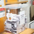 U Zaječaru dan posle izbora na ulicama mirno, ispred Skupštine grada pripadnici Interventne jedinice policije