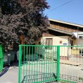 Kreni-Promeni zahteva hitnu reakciju nadležnih zbog sumnje na prisustvo azbesta u petrovaradinskom vrtiću (FOTO i VIDEO)