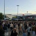 Novosađani odali počast halidu bešliću Oproštaj uz sevdalinke i suze (foto)