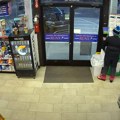 Ušla na pumpu da sipa gorivo, pa osvojila 240.000 evra: Nadzorna kamera snimila reakciju žene koja slavi dobitak