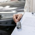 Od pet kupljenih četvorotočkaša četiri su polovnjaka Prodaja novih automobila prošle godine porasla, ali ipak Srbi uzimaju ova…