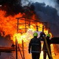 (Video) Novi talas užasa u Ukrajini: Ruski napadi odnose živote, deca među žrtvama: Dron pogodio automobil, bukte požari!