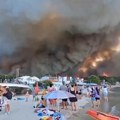 Drama na Halkidikiju! Preko 200 vatrogasaca se bori sa buktinjom, evakuacije preko kopna i mora, izgorele kuće, danas na snazi…