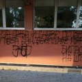 „Đilasa na štake“: Preteći grafit osvanuo na zgradi u kojoj živi Marinika Tepić