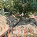 Leskovački park raskopan više od mesec dana, rupa opet u centru grada