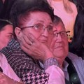(Video) Pune im oči suza: Baka i deka Aleksandre Prijović bodre unuku iz prvih redova na trećem koncertu u zagrebačkoj…