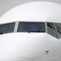 Zbog pukotine na prozoru pilotske kabine Boing 737-800 se vratio na aerodrom