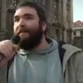 Podmuklo se smeje dok zove na nasilje! Đilasov profesionalni nasilnik najavljuje rušenje i lom! (VIDEO)