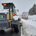 Sneg bez prestanka pada preko 12 sati: Putari na terenu bili celu noć