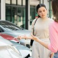 Bahata žena u BMW presekla put biciklistkinji: Usledio fizički obračun na ulici, jedna prevezena u bolnicu