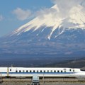 Zmija izazvala kolaps najbrže železnice u Japanu Putnici satima zarobljeni na pruzi