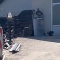 Studenti snimili kuću u kojoj se kupuju glasovi! Kola bez tablica kruže Kosjerićem (video)