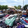 Ženske cipele 500, a može i za 300! Prodavci spremni za čuveni Petrovdanski vašar u Obrenovcu, već zauzeli mesta, samo ih…