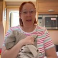 Kupila sam polovnu jaknu, a kad sam zavukla ruku u džep umalo sam se srušila: Odmah sam pozvala prodavnicu