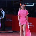 “Nisam uzimala hormone, plakala sam, prvo su počeli nokti” Trans pevačica u velikoj ispovesti otkrila istinu