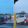 Žestoka nesreća na auto-putu kod Velike Plane: Stvorile se velike gužve nakon lančanog sudara (Video)