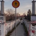 Postavljen znak za ZABRANU PRELASKA mosta na Lepenici - Nije bezbedno, ali ima i onih koji za to ne mare
