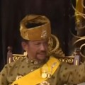 (Video) U Budimpeštu sletela "leteća palata" sultana od Bruneja Putnici nisu mogli da veruju šta se spušta na pistu, a evo…