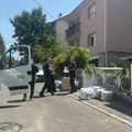 Ćerke Andrije Bajića izbacile Canine stvari iz kuće: Nameštaj i lampe na ulici, došla i policija (Foto, Video)