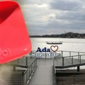 (Video) Savsko jezero puno je meduza i evo čega je to znak: Prvo ih primete deca, roditelji se uspaniče, a evo šta poručuje…